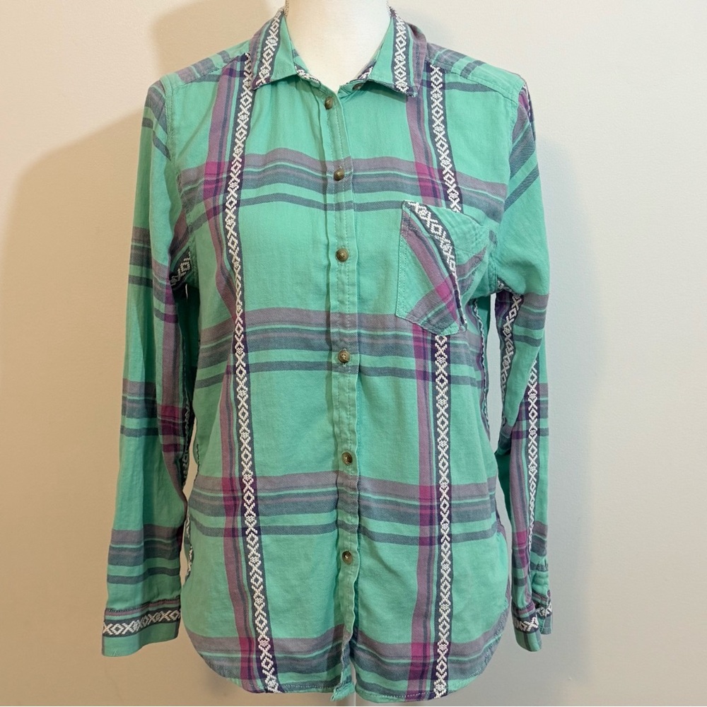 American Eagle Outfitters Green Plaid Button-Down Shirt with Purple Accents